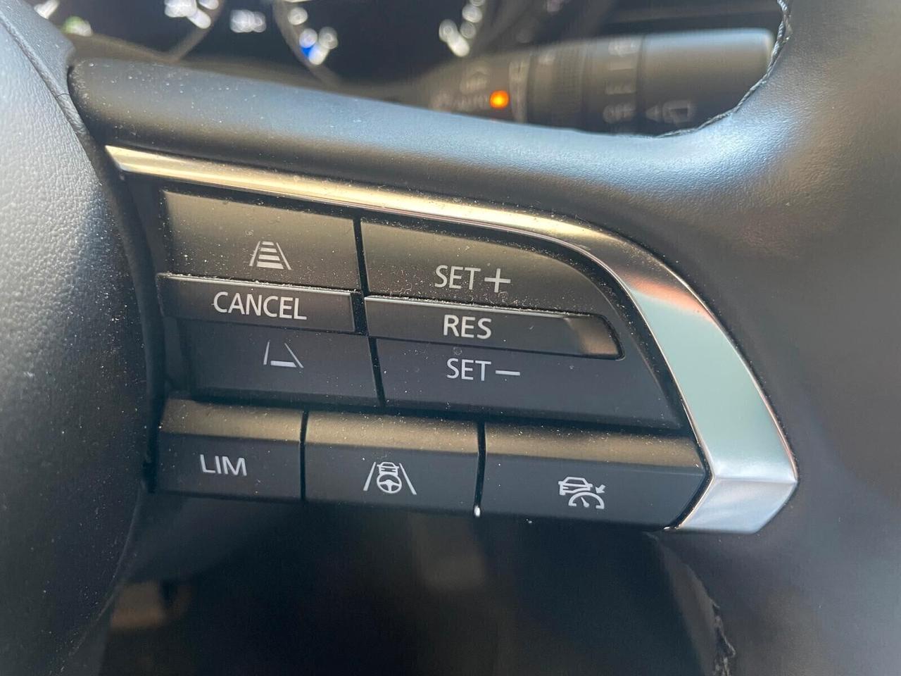 Mazda 3 Mazda3 2.0L e-Skyactiv-G M Hybrid 4p. Exclusive Line
