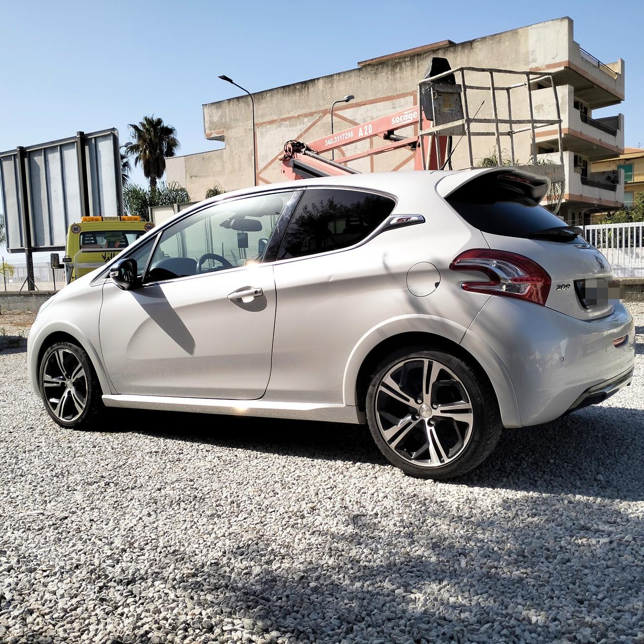 Peugeot 208 1.6 200 CV 3 porte GTi