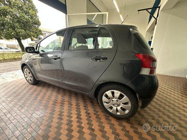 TOYOTA Yaris 2 serie Yaris 1.0 5 porte Now GPL
