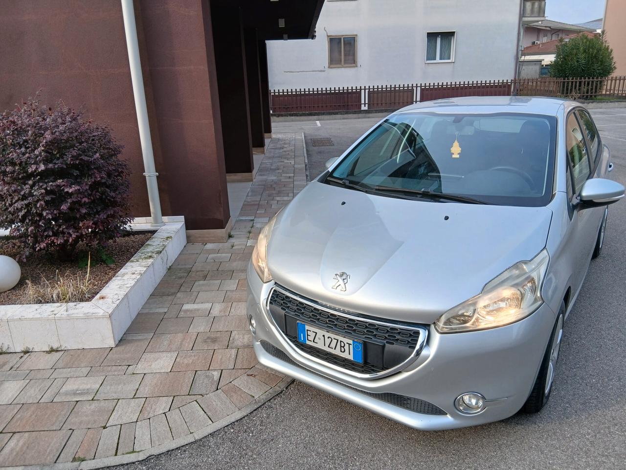 Peugeot 208 1.4 VTi 95 CV 5p. GPL Access tua a € 267 mese