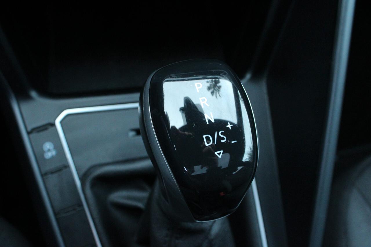 Volkswagen Taigo 1.0 TSI 110 CV DSG R-Line