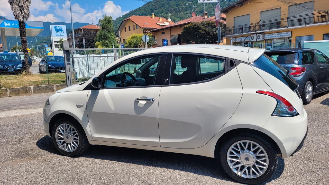 Lancia Ypsilon 1.2 5 porte Platinum ..