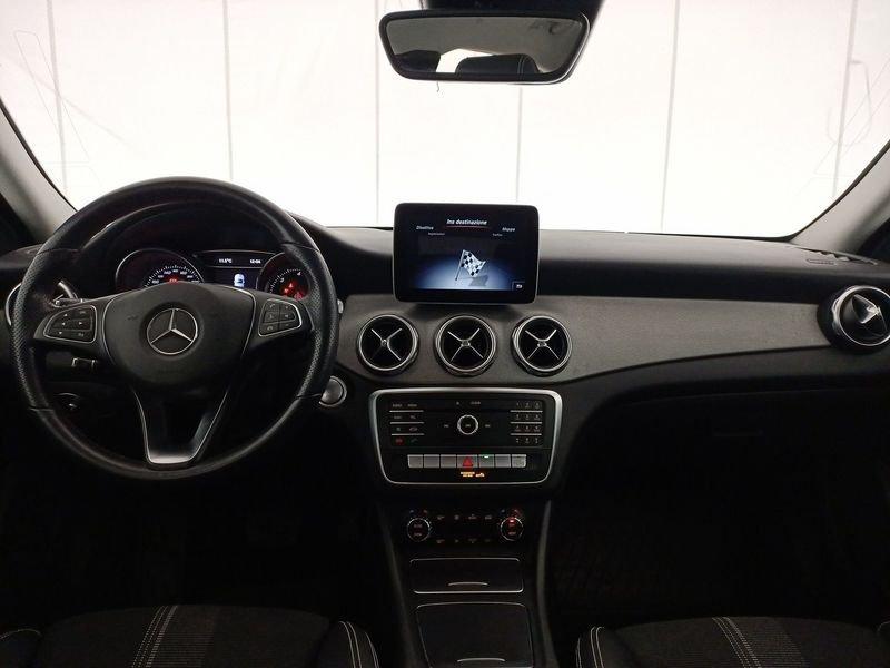 Mercedes-Benz GLA GLA-X156 2017 220 d Sport 4matic 170cv auto