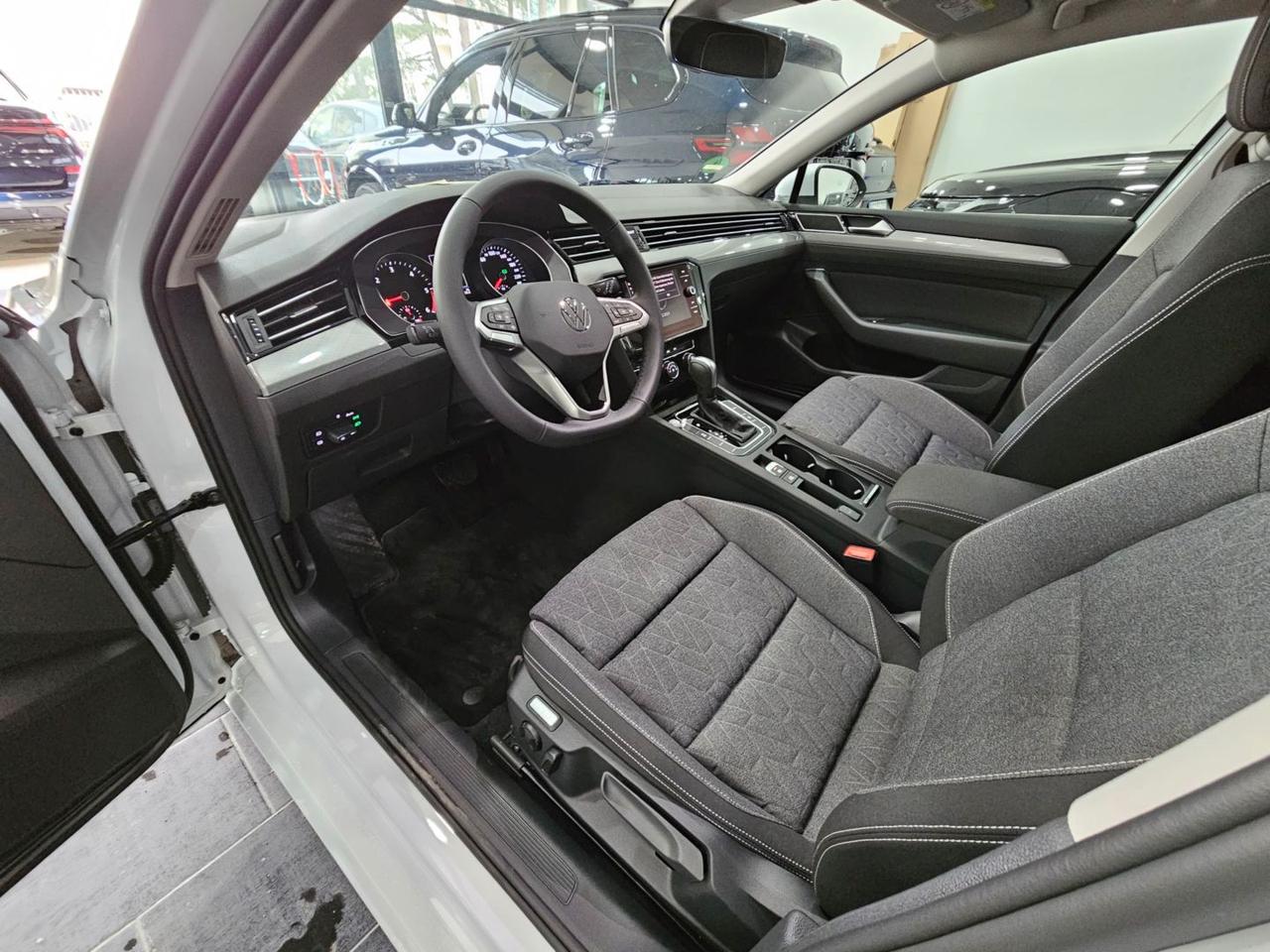 Volkswagen Passat Variant Tetto LED C.17 ACC Camera360 PDC Navi Paddles S&S