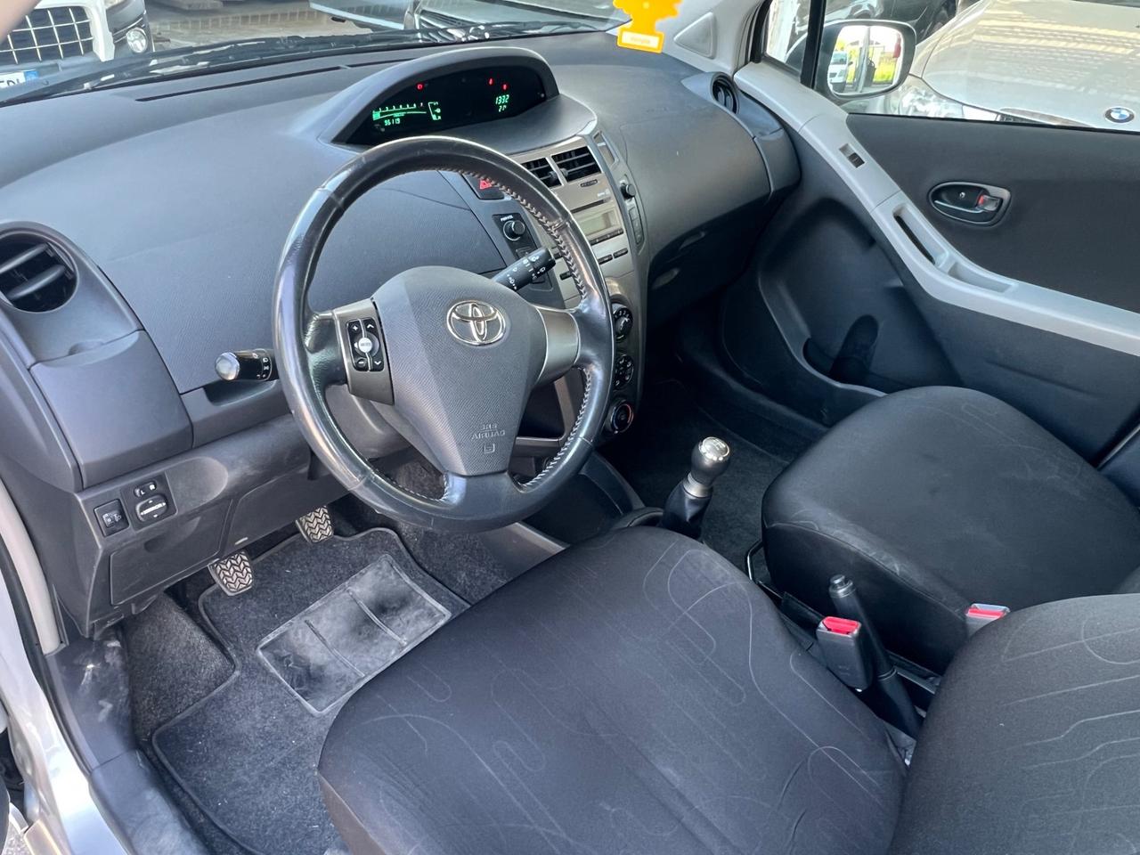 Toyota Yaris 1.0 5 porte Luxury pack FINANZIABILE