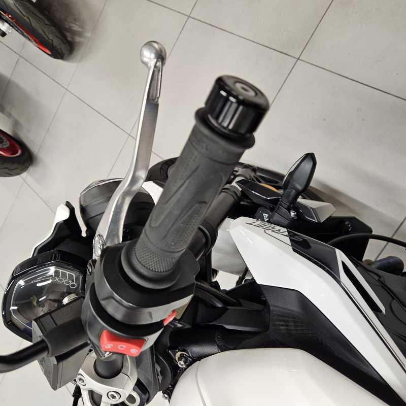 Triumph Street Triple 765 R - 2024