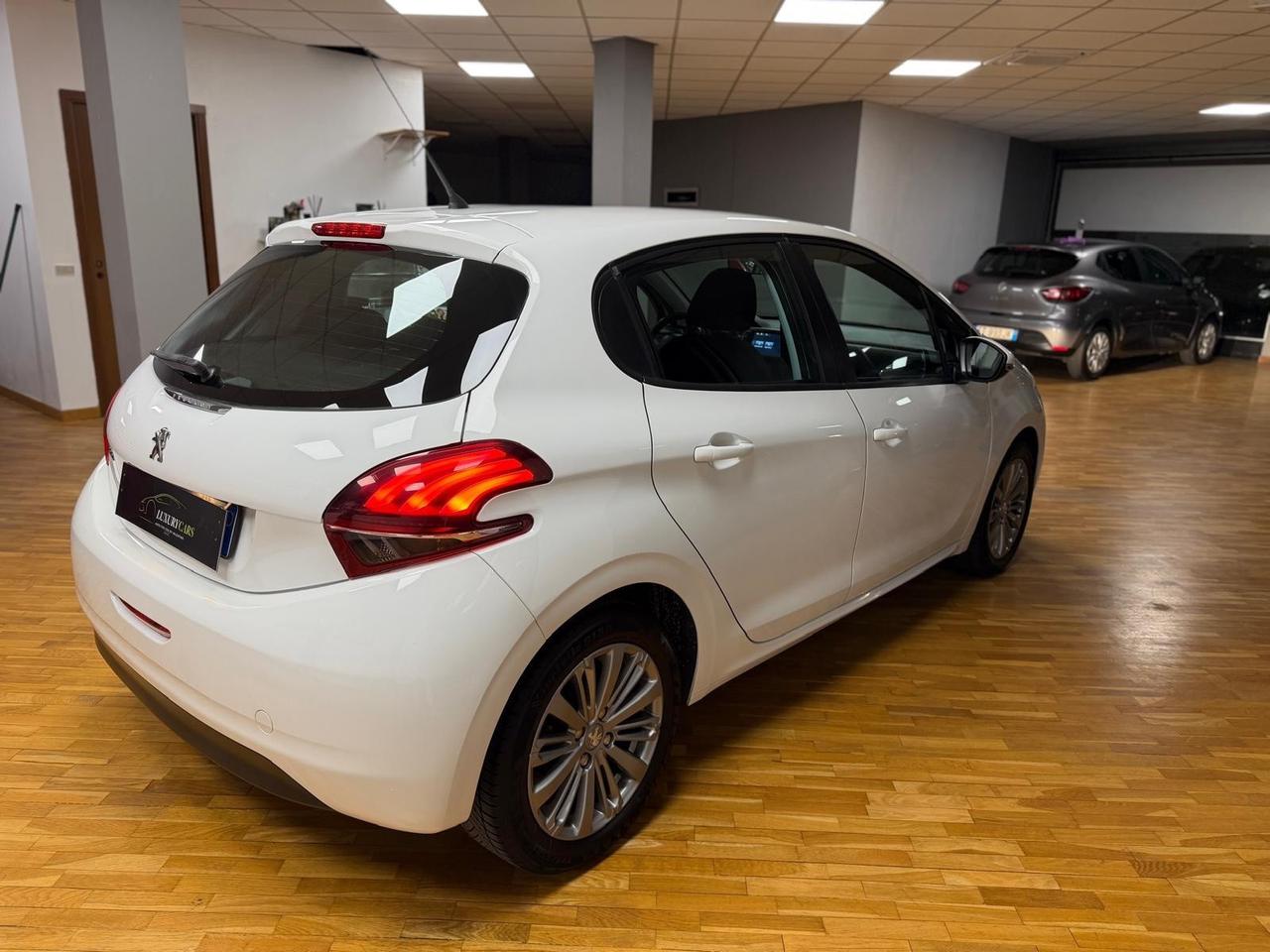 Peugeot 208 PureTech 82 5 porte Allure con soli 60000 km!!!