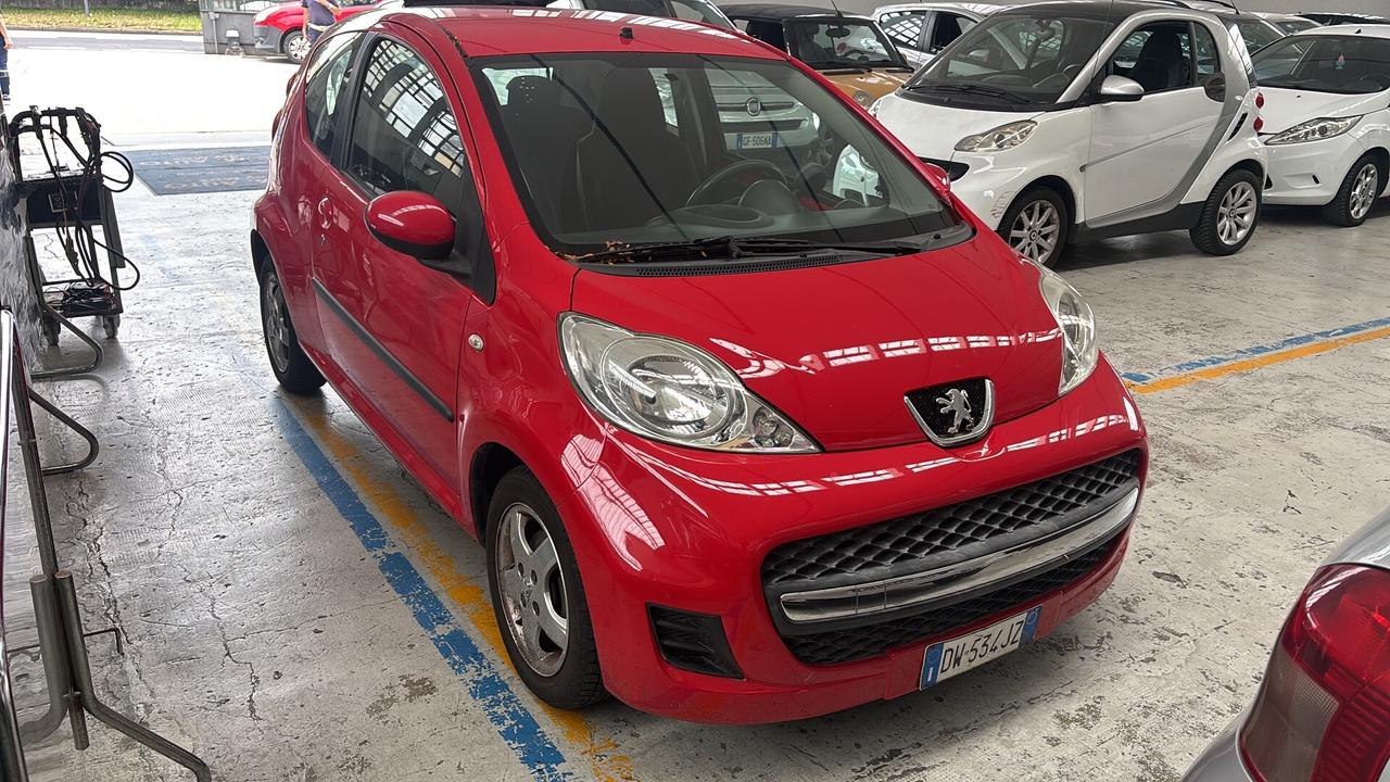 Peugeot 107 1.0 68CV 3p. Sweet Years 2Tronic