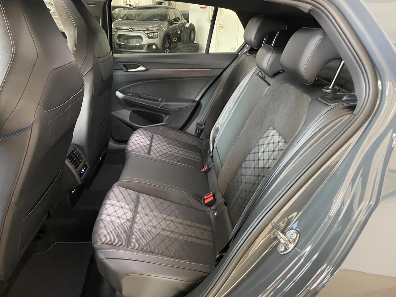 Volkswagen Golf 2.0 TDI 150 CV DSG R-Line Km0 Tetto aprib.