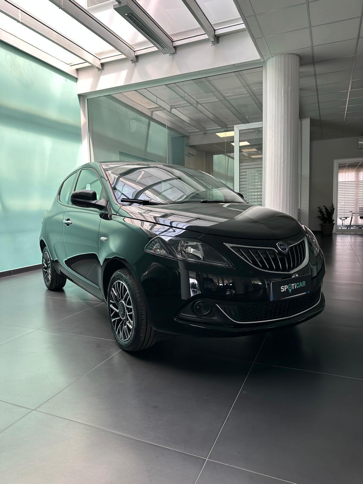 Lancia Ypsilon 1.0 FireFly 5 porte S&S Hybrid Platino