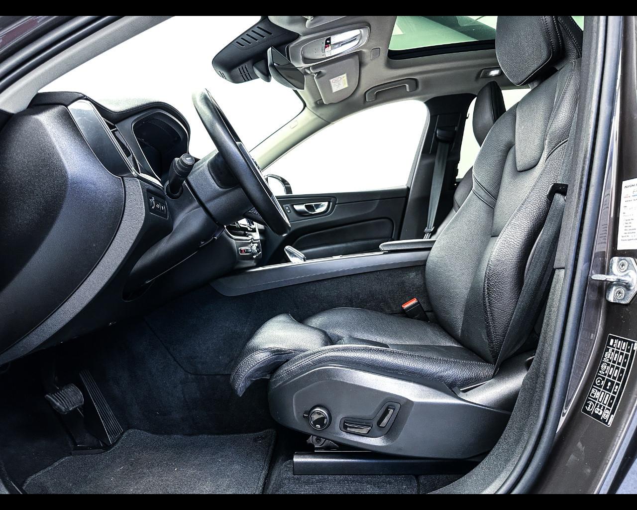 VOLVO XC60 (2017-->) - XC60 T6 Recharge Plug-in Hybrid AWD Inscription