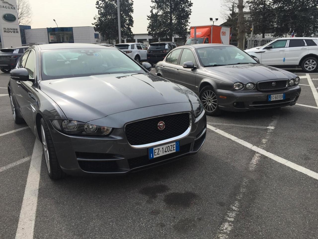JAGUAR XE 2,0 180CV- AUTOMATICA-EURO 6- MOTORE NUOVO