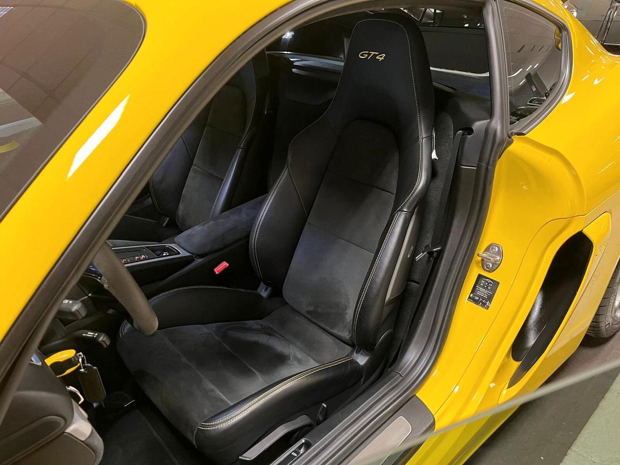 Porsche Cayman (981) GT4