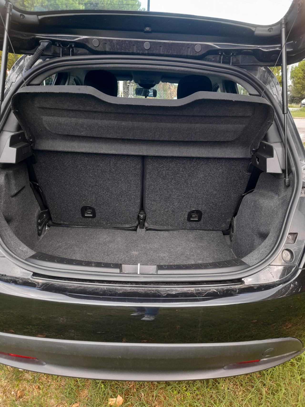 Lancia Ypsilon 1.0 Hybrid