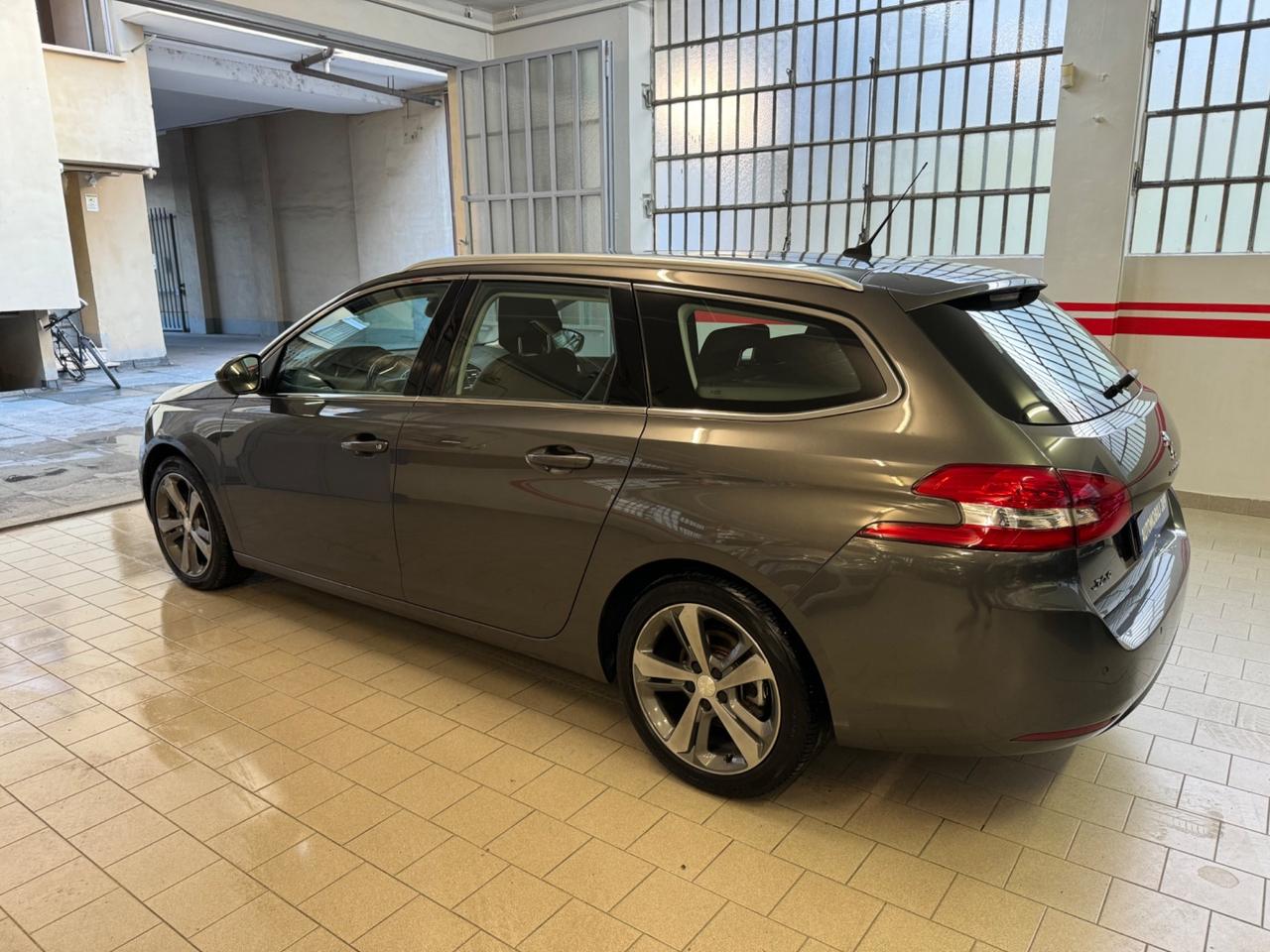 Peugeot 308 BlueHDi 130 S&S SW Allure