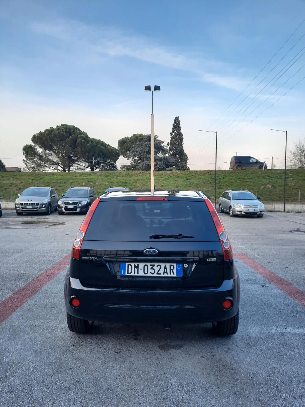 Ford Fiesta 1.4 TDCi 5p. Ghia UNICO.PRO