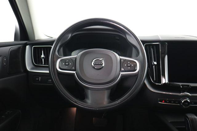 VOLVO XC60 XC60 B4 (d) automatico Momentum