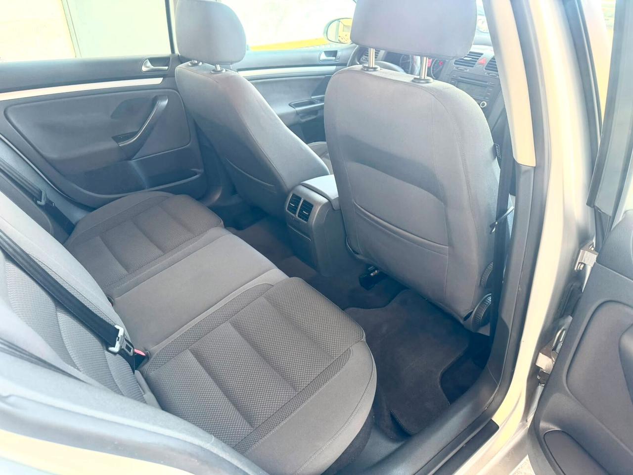 Volkswagen Golf 1.6 16V FSI 5p. Sportline