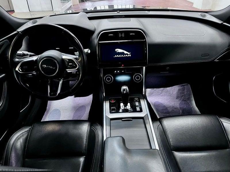 Jaguar XE 2.0 D 180 CV AWD aut. R-Dynamic S