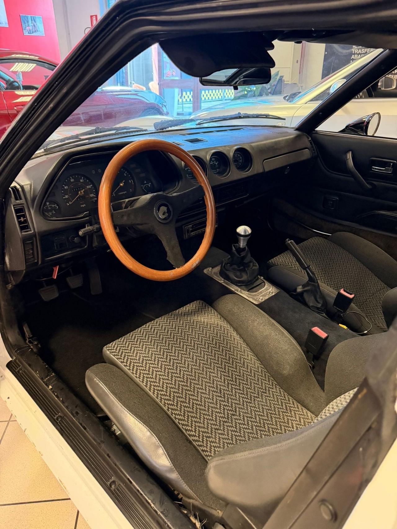 Nissan 280 ZX particolare restauro GTO 250