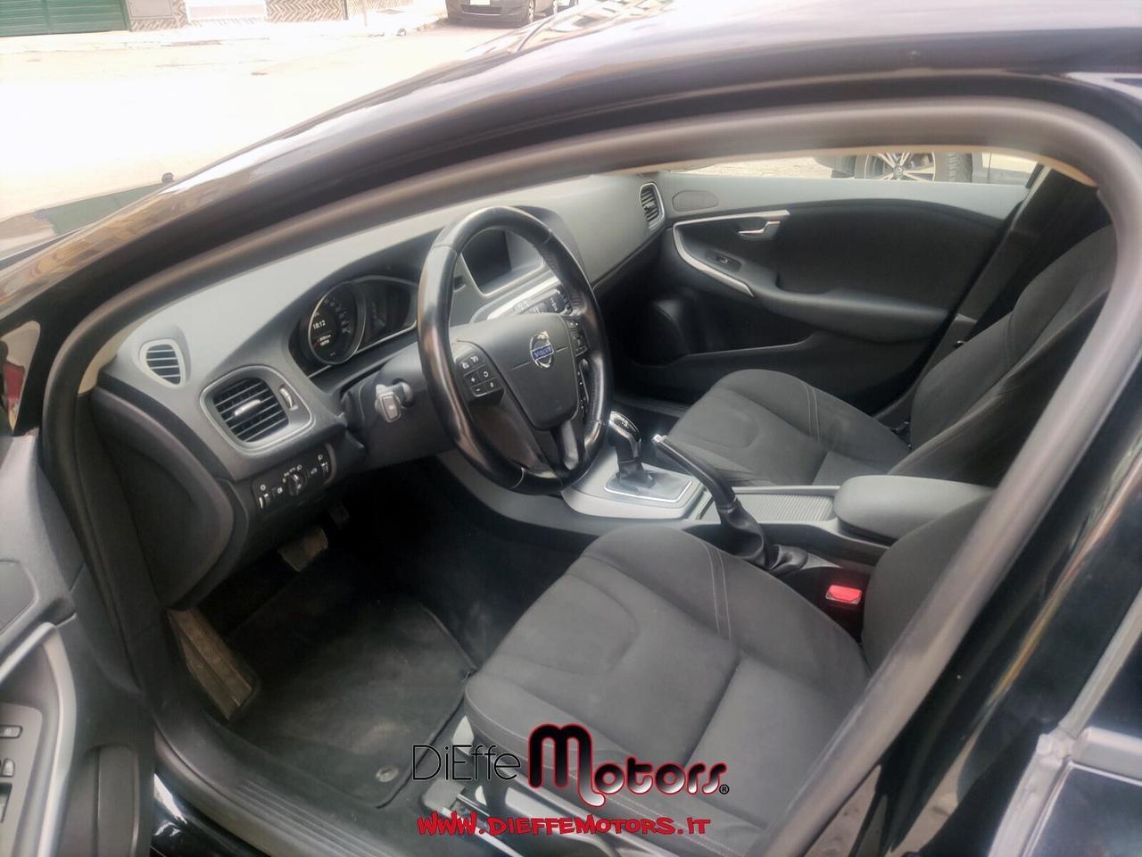 Volvo V40 D2 1.6 Powershift Kinetic