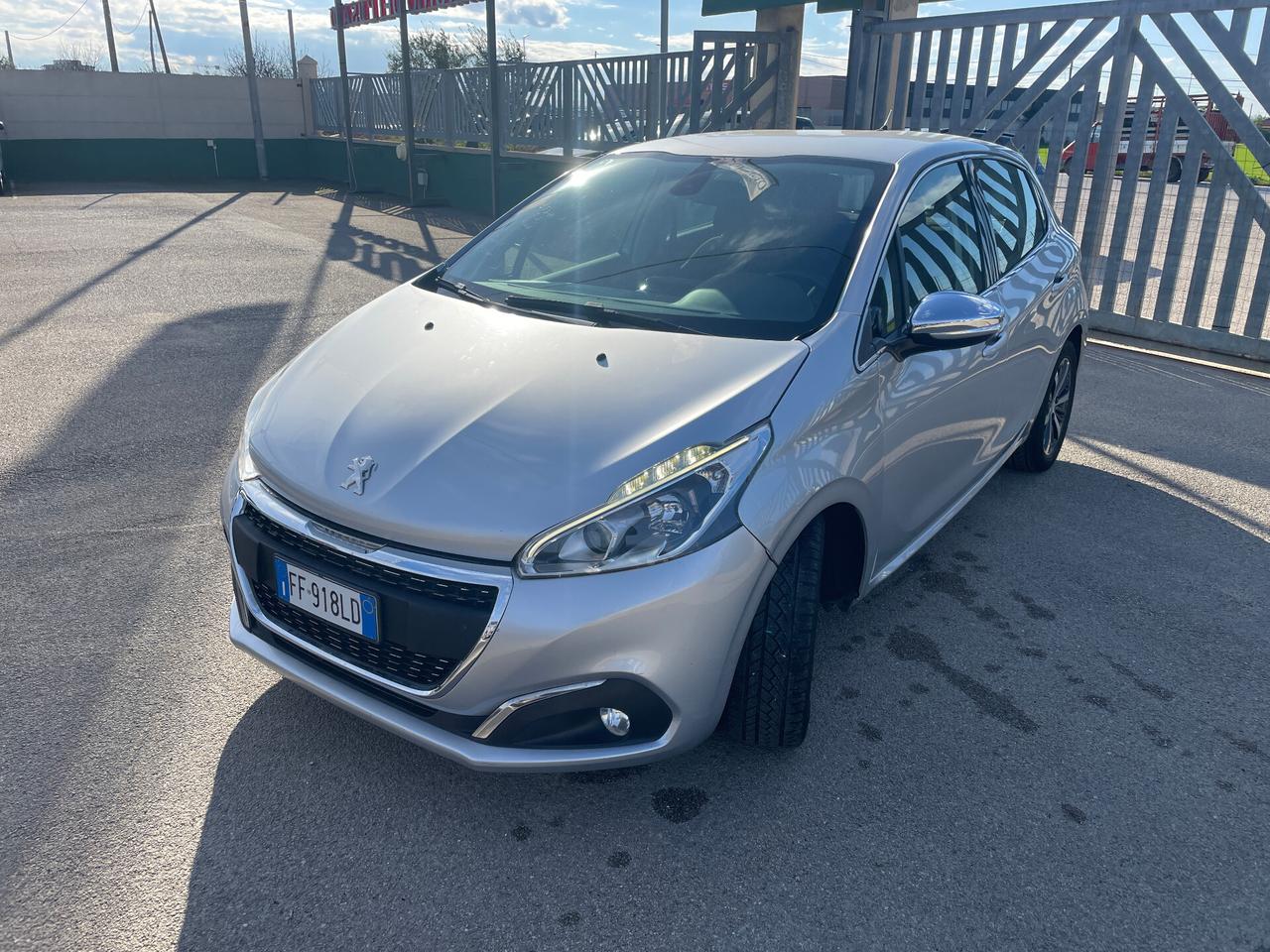 Peugeot 208 1.6 BlueHDi 75 5 porte Allure-NAVIGATORE-RETROCAMERA