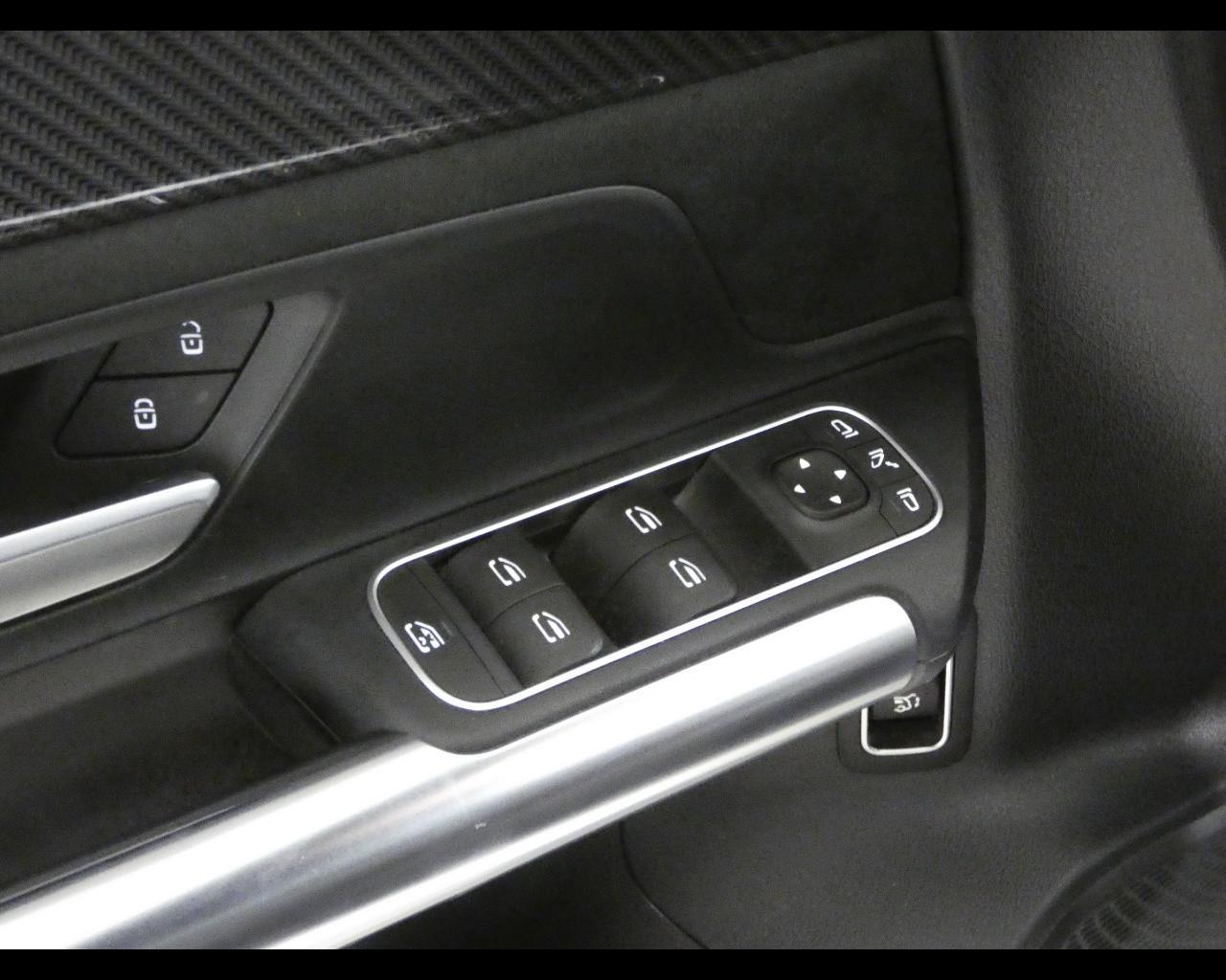 Mercedes-Benz GLA (H247) - GLA 200 d Automatic Premium