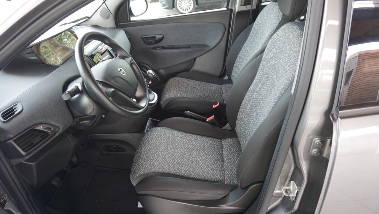 Lancia Ypsilon 1.0 firefly hybrid Silver Plus s&s 70cv
