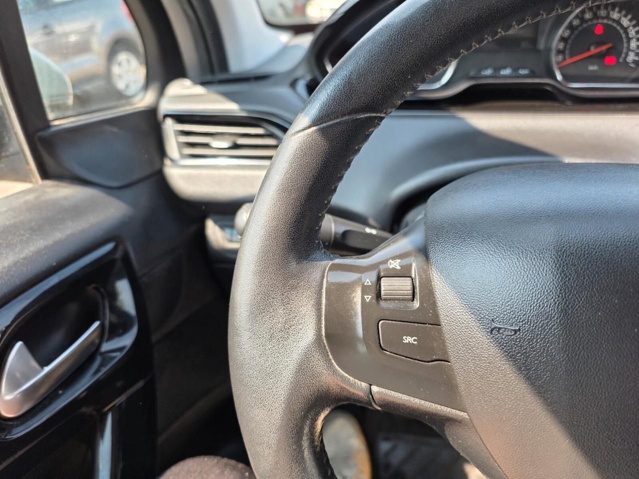 Peugeot 208 PureTech 82 5 porte Allure