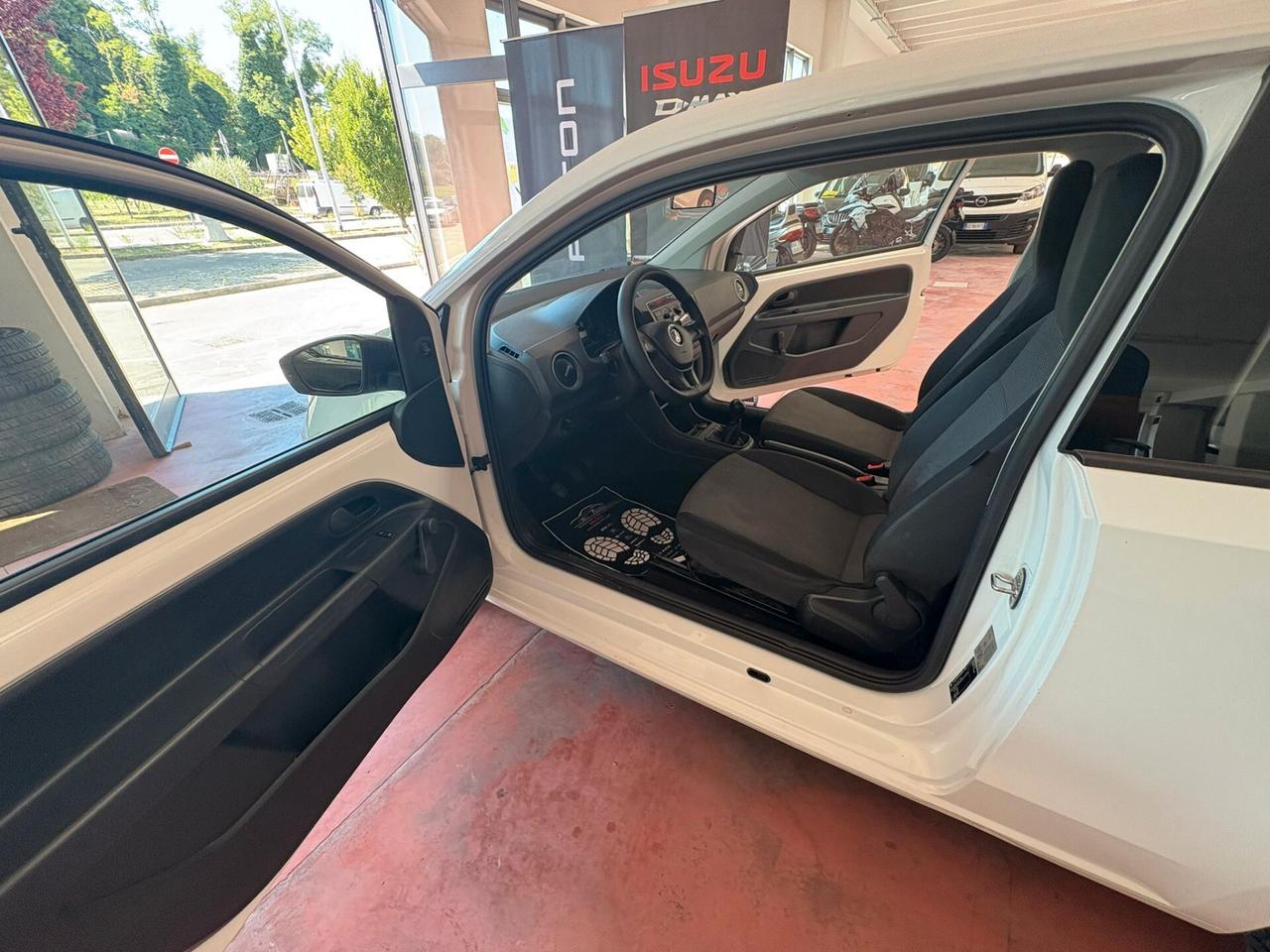 VOLKSWAGEN UP benzina 1000 CV 60 Km 155.974 X NEOPATENTATI