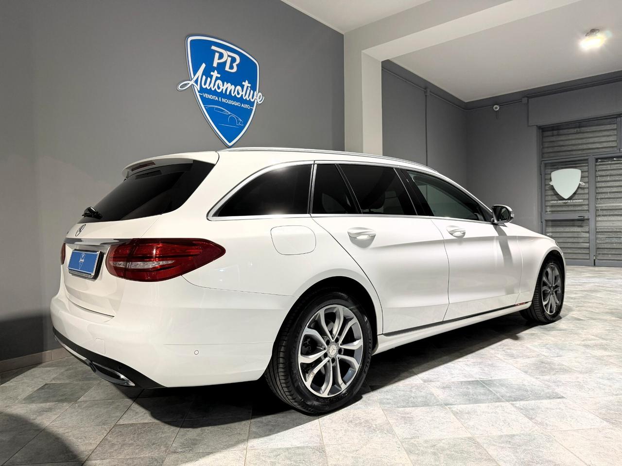 MERCEDES 220CDI PREMIUM FULL LED UNICO PROPRIETARIO