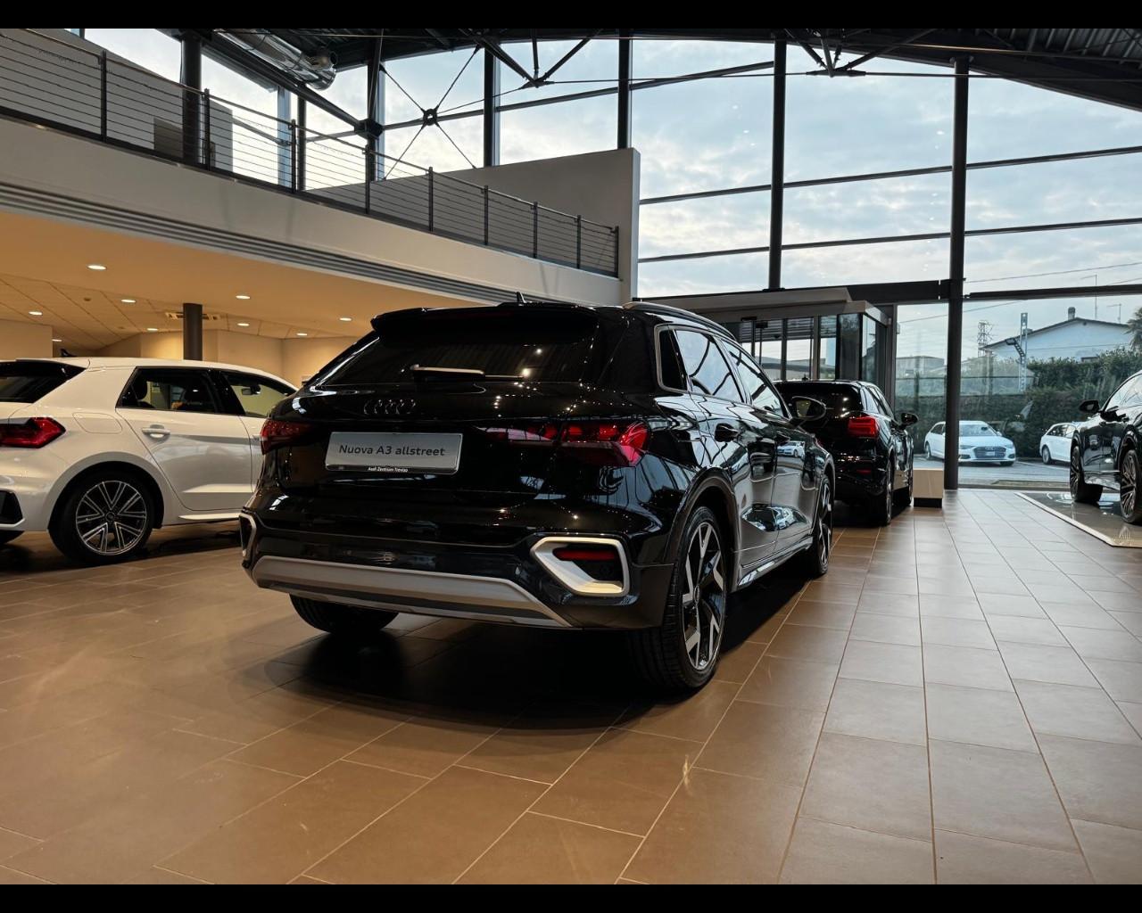 AUDI Audi A3 allstreet Identity Contrast TDI 110 kW S tronic