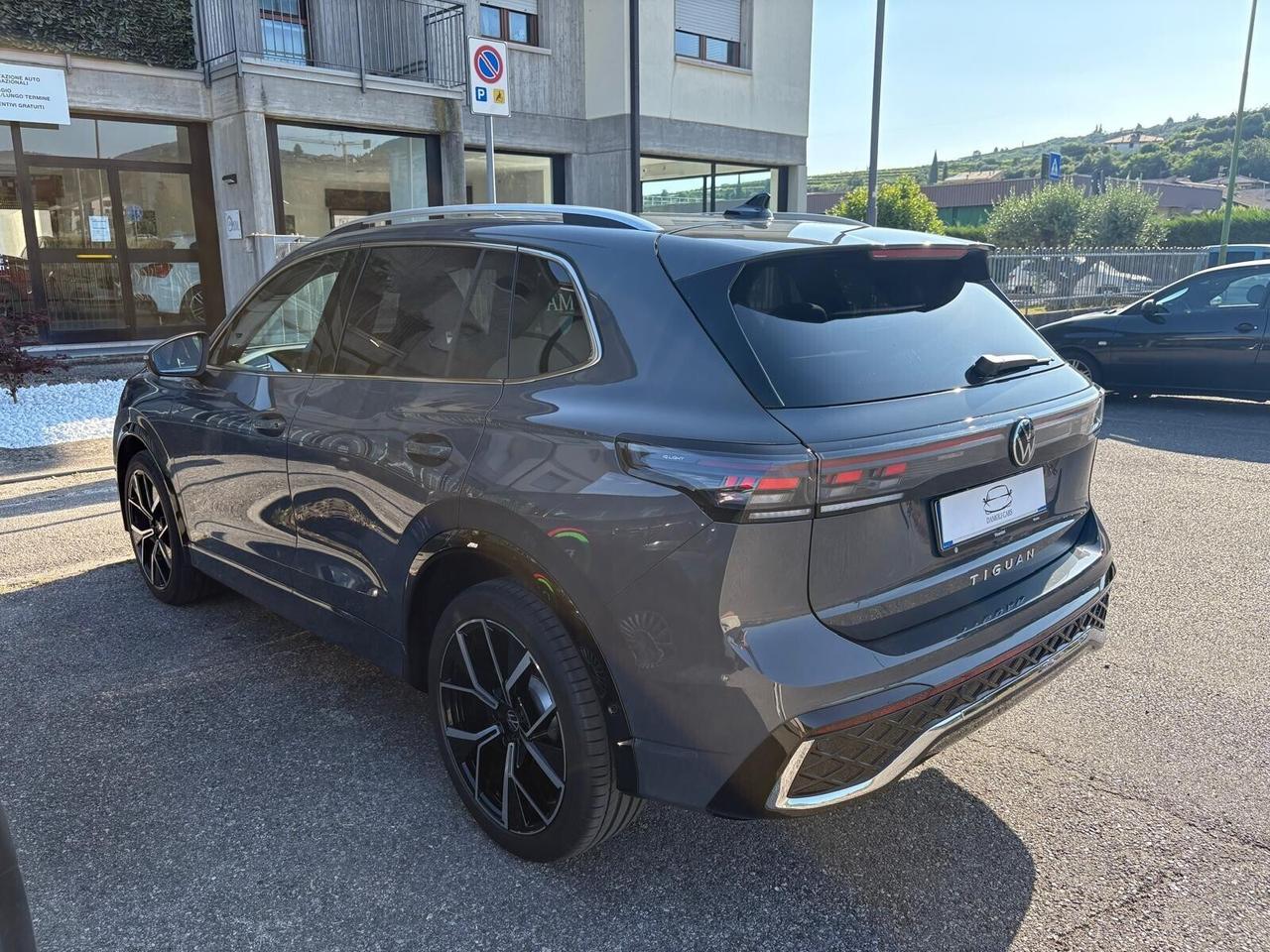 Volkswagen Tiguan VOLKSWAGEN TIGUAN 2.0 TDi R-LINE