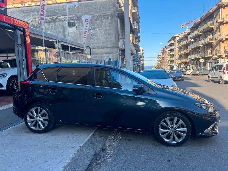 Toyota Auris 1.6 D-4D Lounge