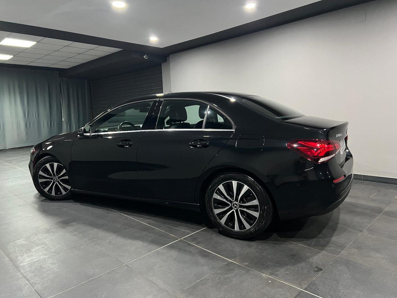 Mercedes-Benz A 180 d SEDAN Automatic Business