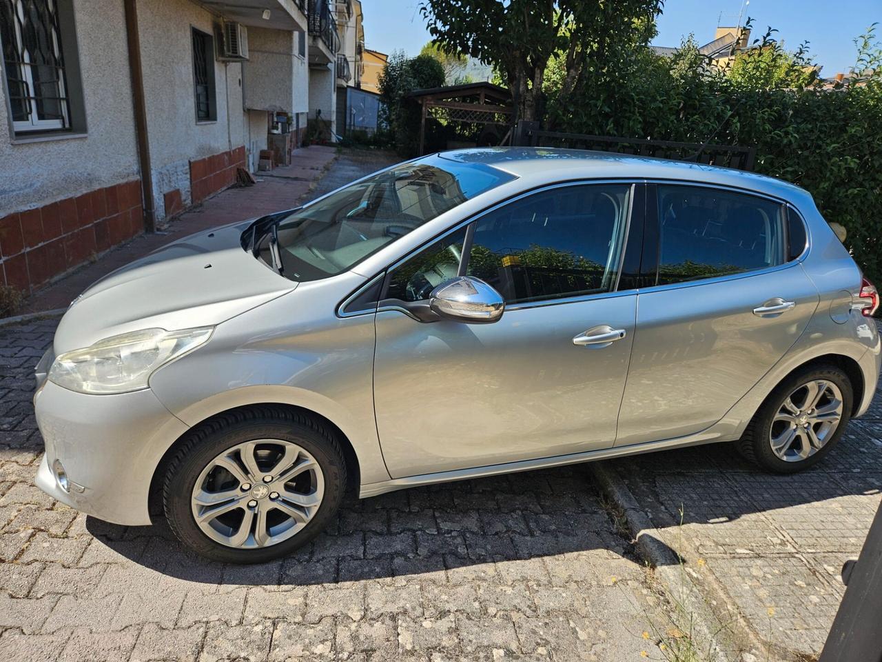 Peugeot 208 PureTech 82 5 porte Allure GPL
