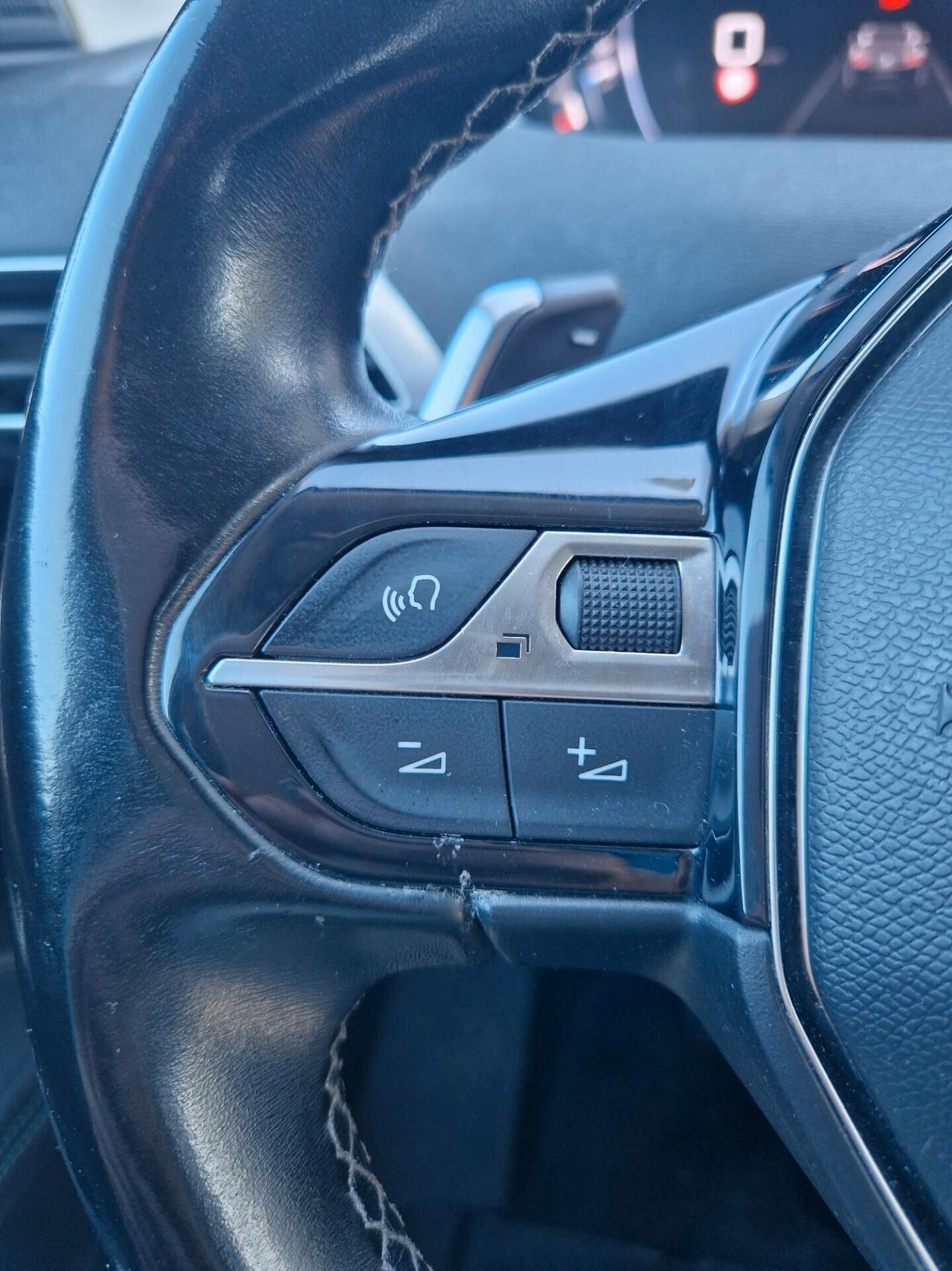 Peugeot 3008 BlueHDi 130 S&S EAT8 Allure