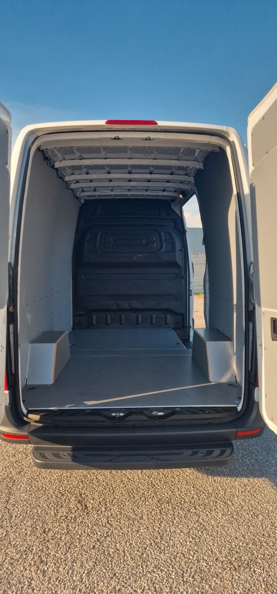 Mercedes Benz Sprinter passo medio tetto alto 150 cv trazione posteriore