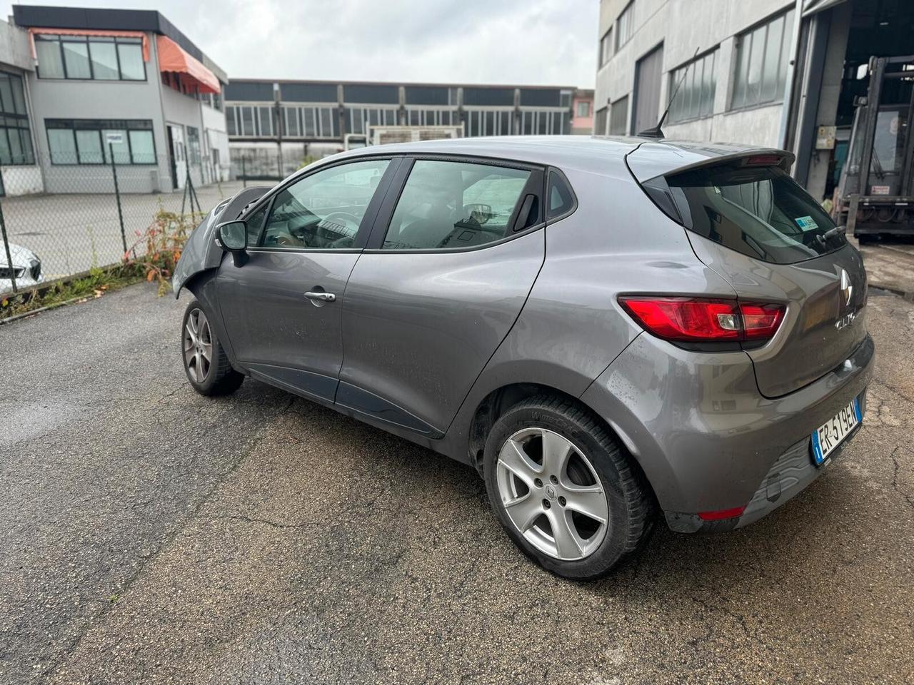 Renault Clio 1.2 75CV 5 porte Live Interni Perfetti – Auto Incidentata