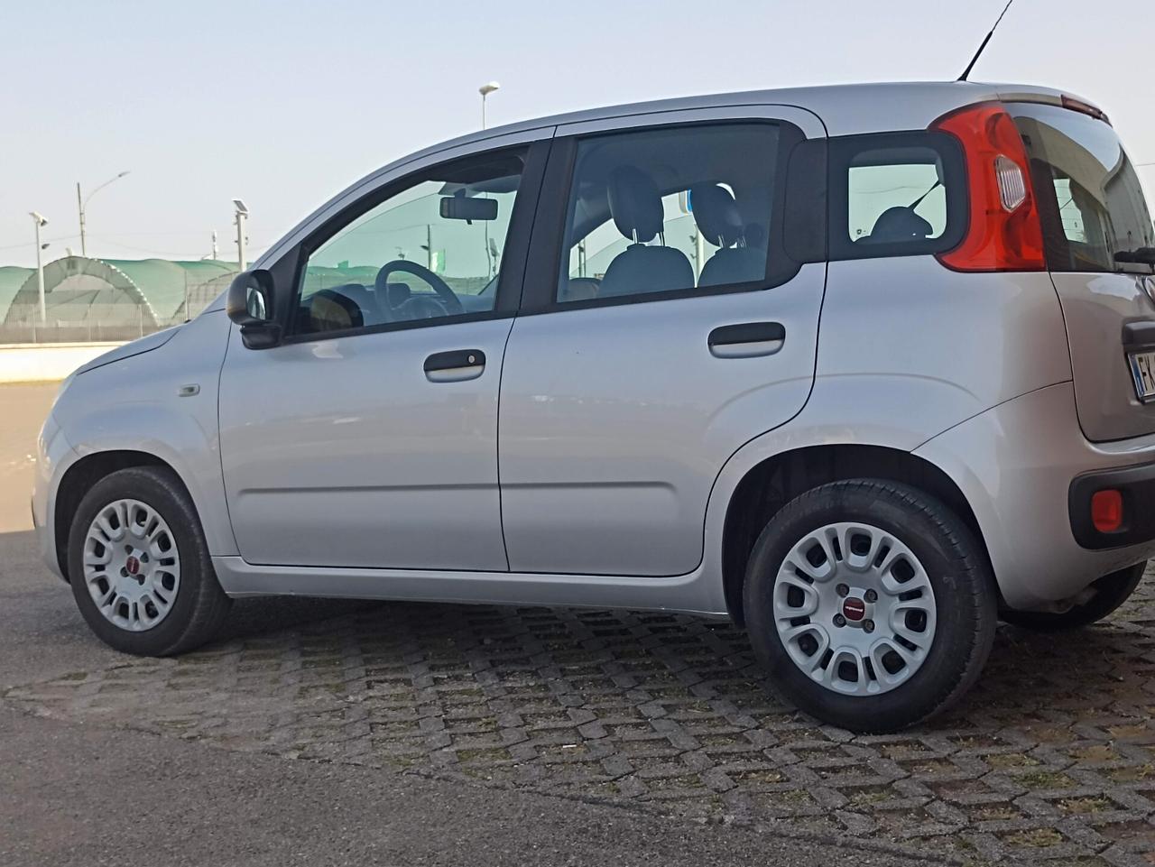 FIAT. NEW PANDA LOUNGE 1.3 DIESEL COMANDI AL VOLANTE