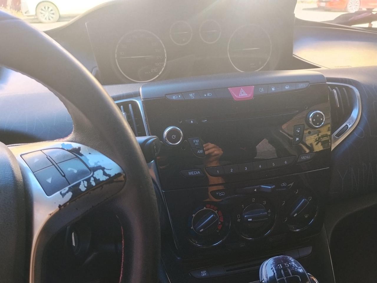 Lancia Ypsilon 85 CV 5 porte Metano Ecochic Gold