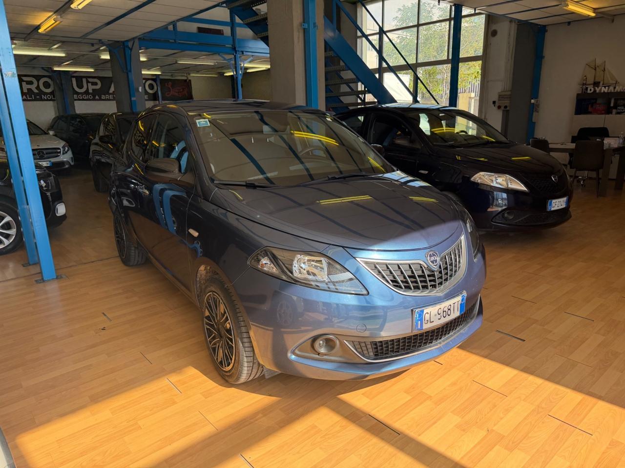 Lancia Ypsilon 1.0BENZ Hybrid 2022 NUOVA