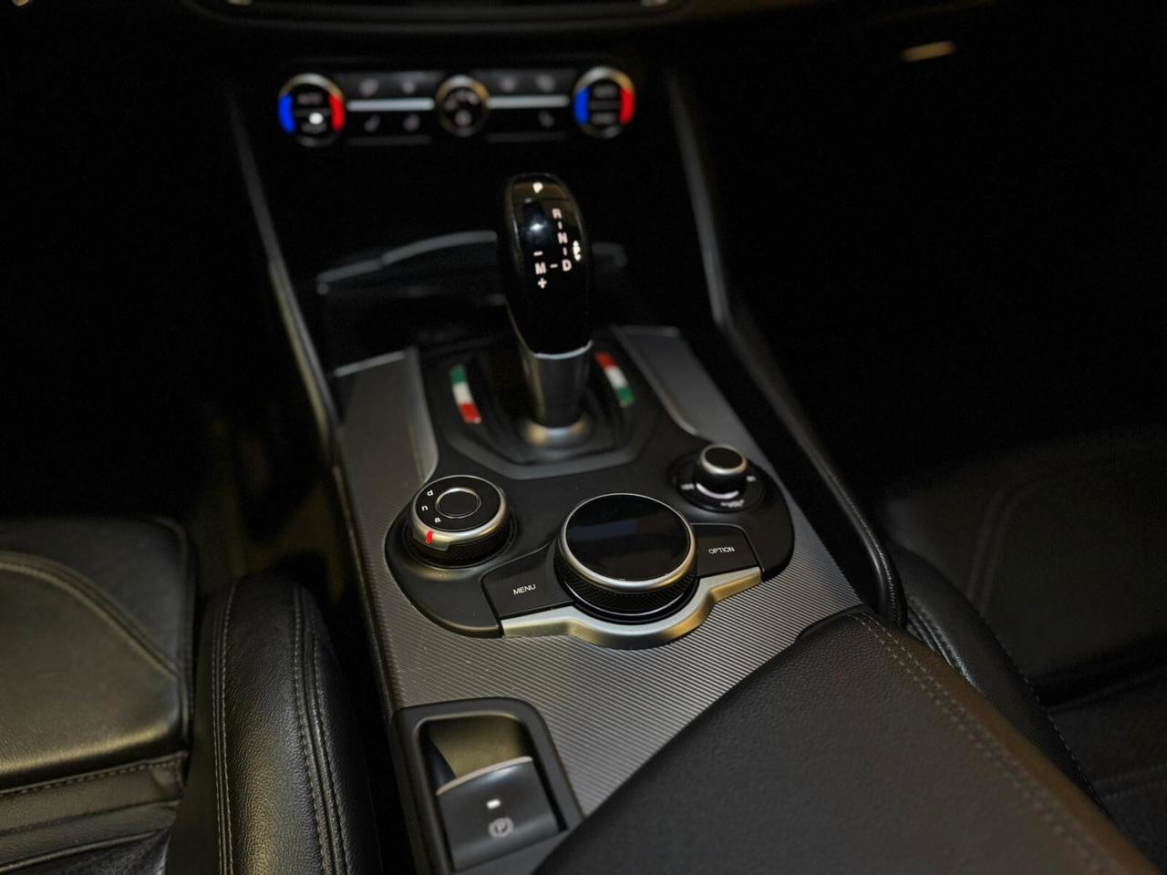 Alfa Romeo Giulia 2.2 Turbodiesel 210 CV AT8 AWD Q4 Veloce