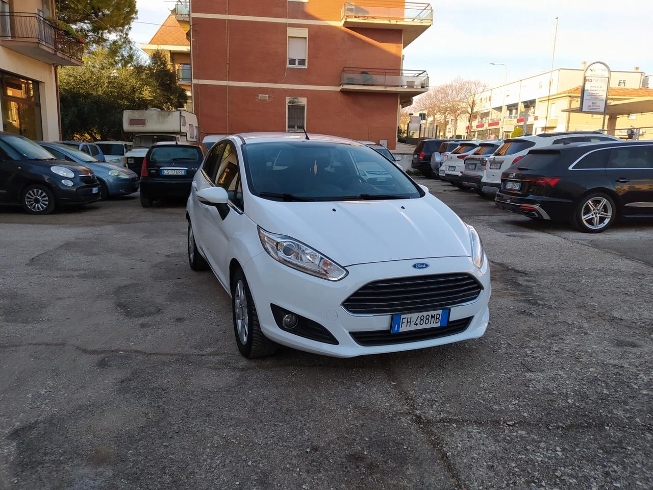 Ford Fiesta 1.4 5 porte Bz.- GPL Black & White Edition Neopatentati