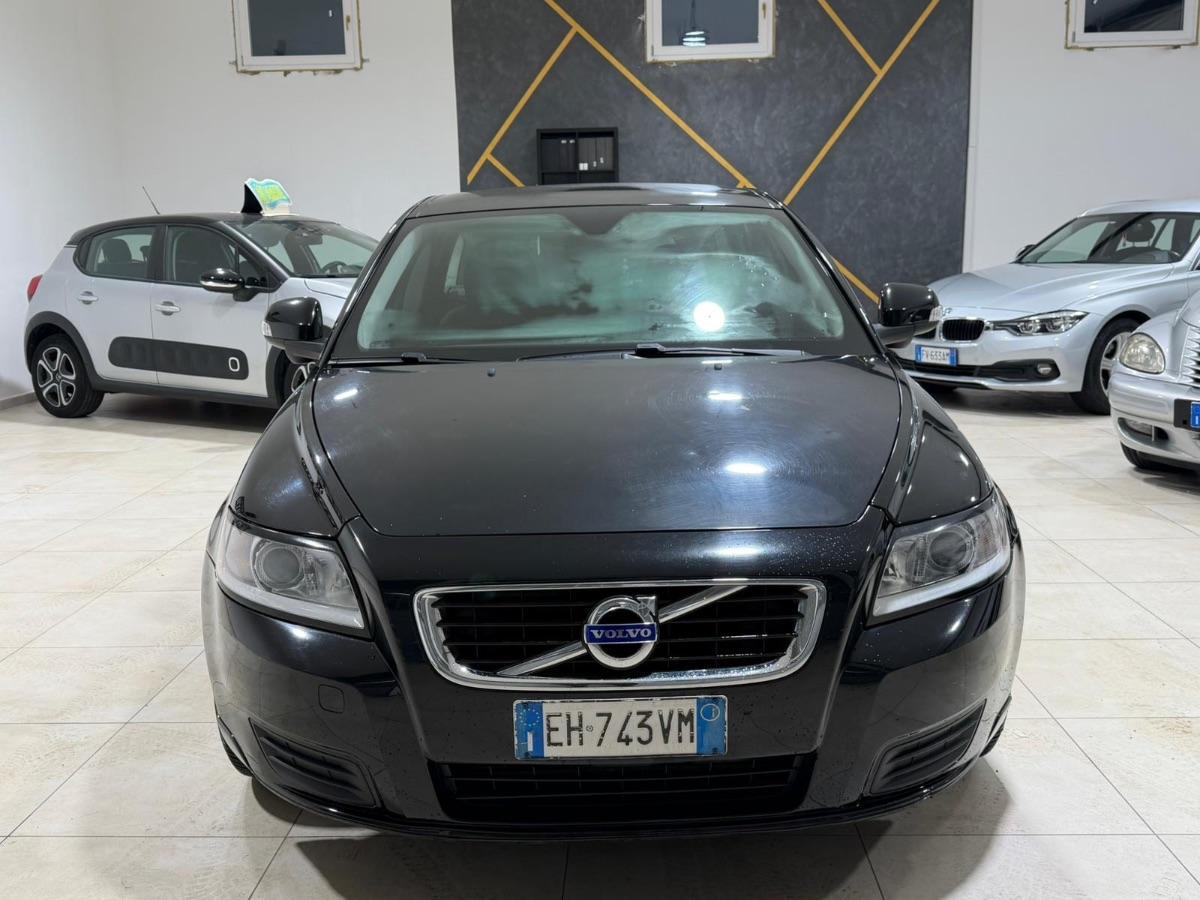 VOLVO - V50 - D2 R-design