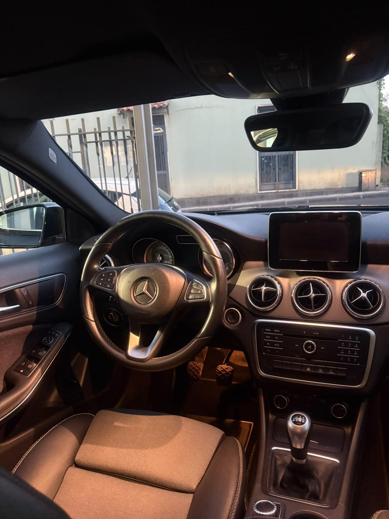 Mercedes-benz GLA 200 d Business