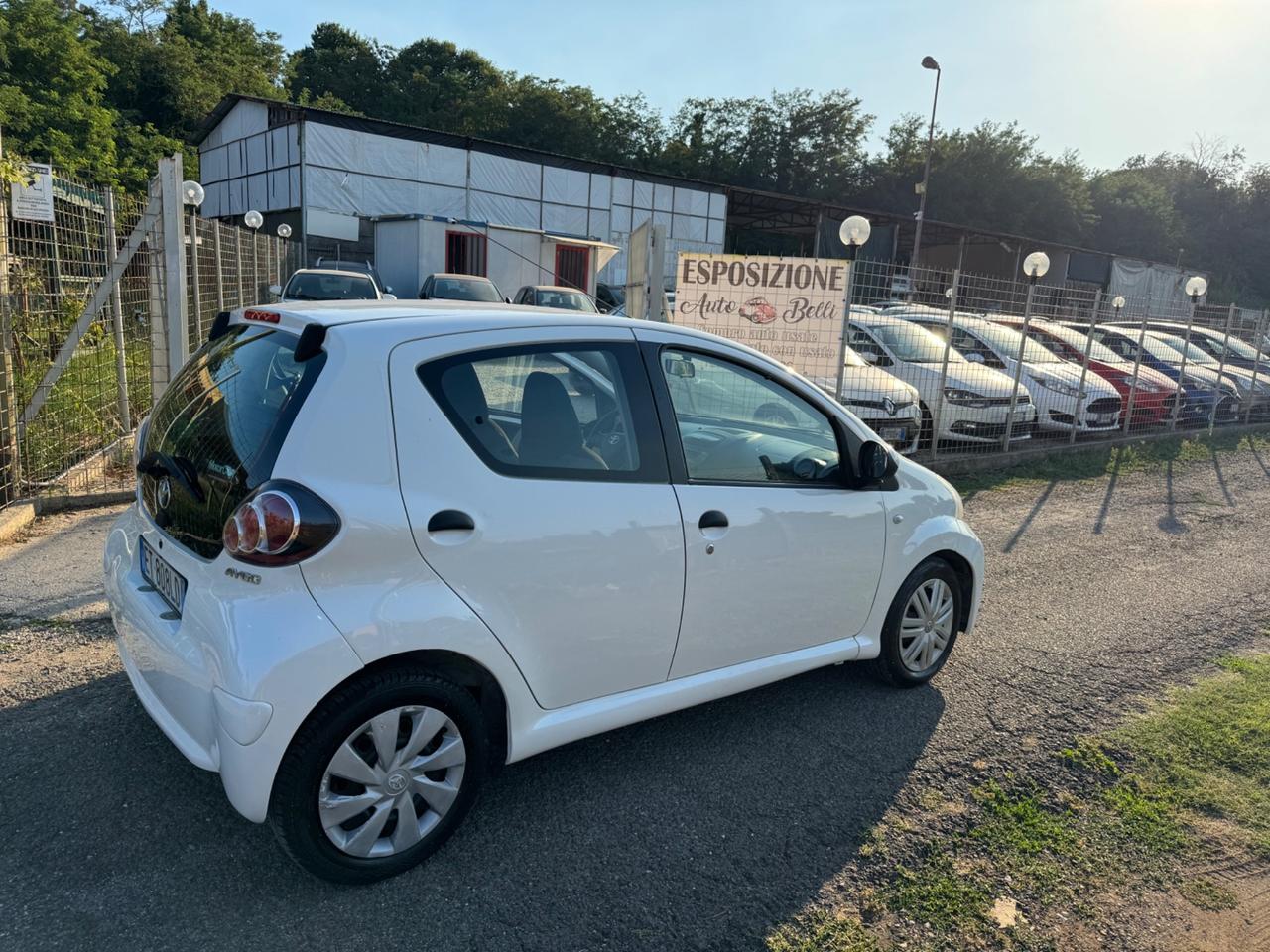 Toyota Aygo 1.0 12V VVT-i 5 porte Active Connect NEOPATENTATI