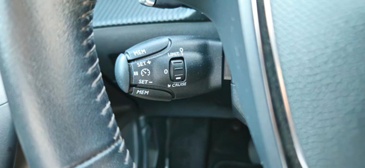 Peugeot 2008 Diesel 130cv EAT8 Allure Pack