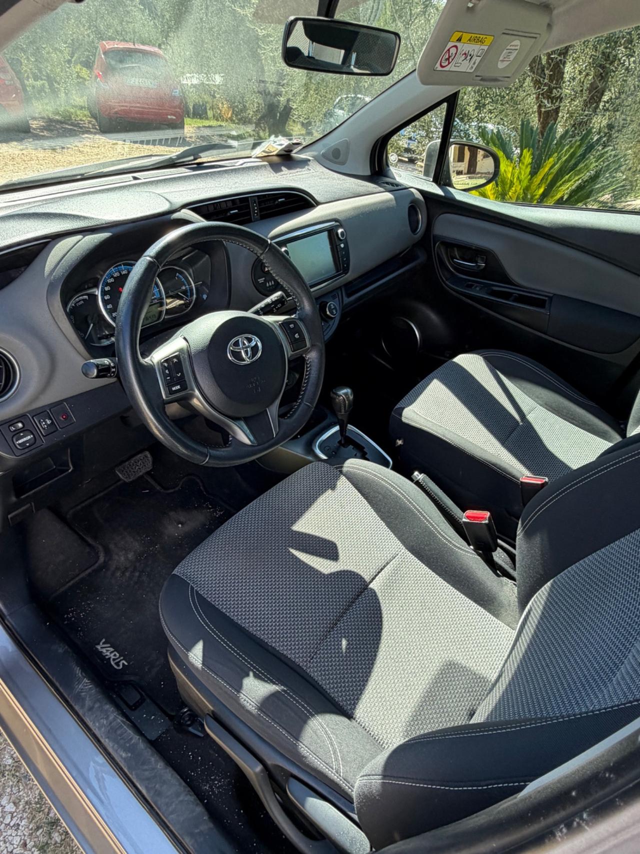 Toyota Yaris 1.5 Hybrid 5 porte by Glamour