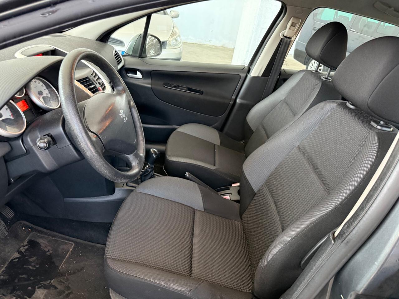Peugeot 207 1.4 8V 75CV 5p. X Line